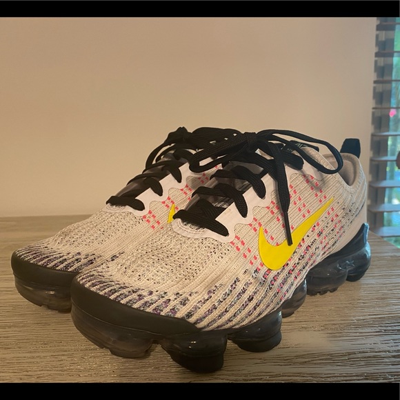 Nike Shoes - Nike VaporMax Air